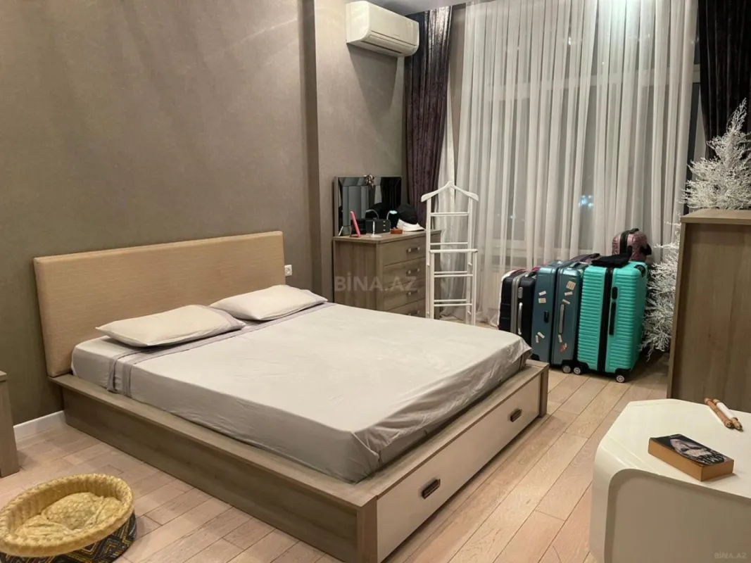 Satılır 3 otaqlı mənzil 170 m²