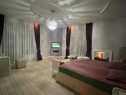 Satılır 3 otaqlı mənzil 170 m²