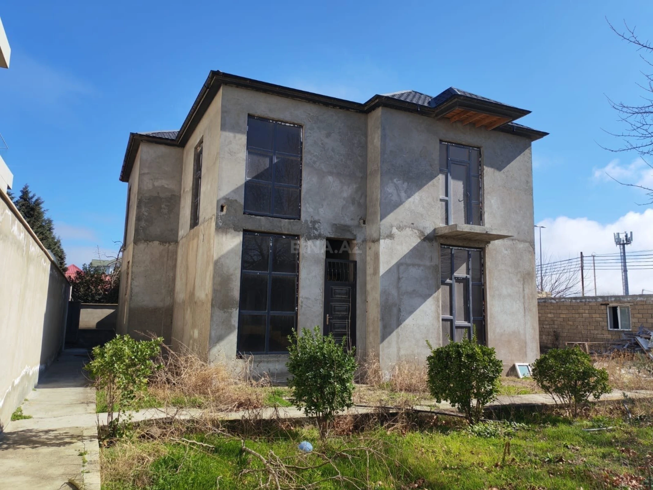 Satılır 6 otaqlı həyət evi 240 m²