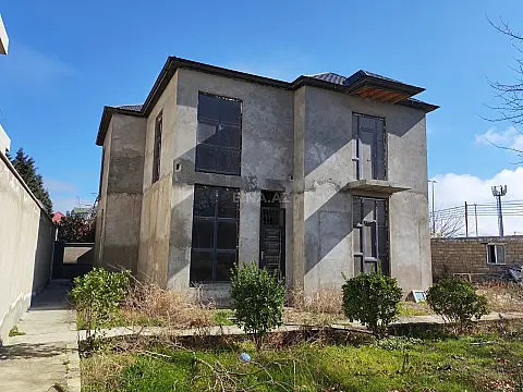 Satılır 6 otaqlı həyət evi 240 m²