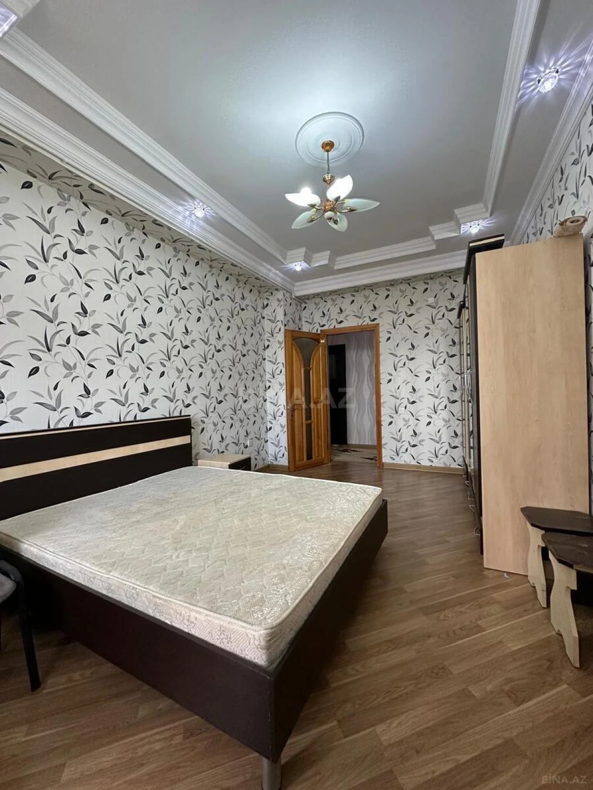 Satılır 3 otaqlı mənzil 120 m²