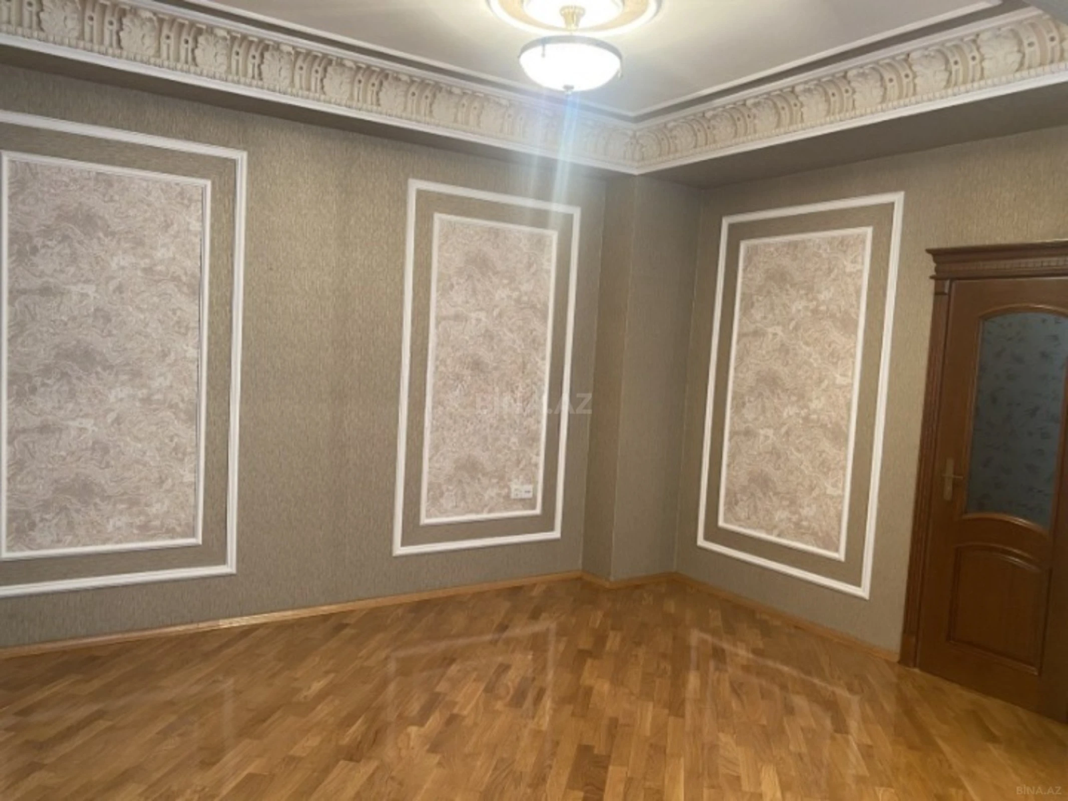 Satılır 4 otaqlı mənzil 250 m²