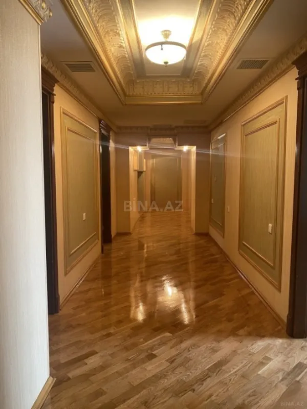 Satılır 4 otaqlı mənzil 250 m²
