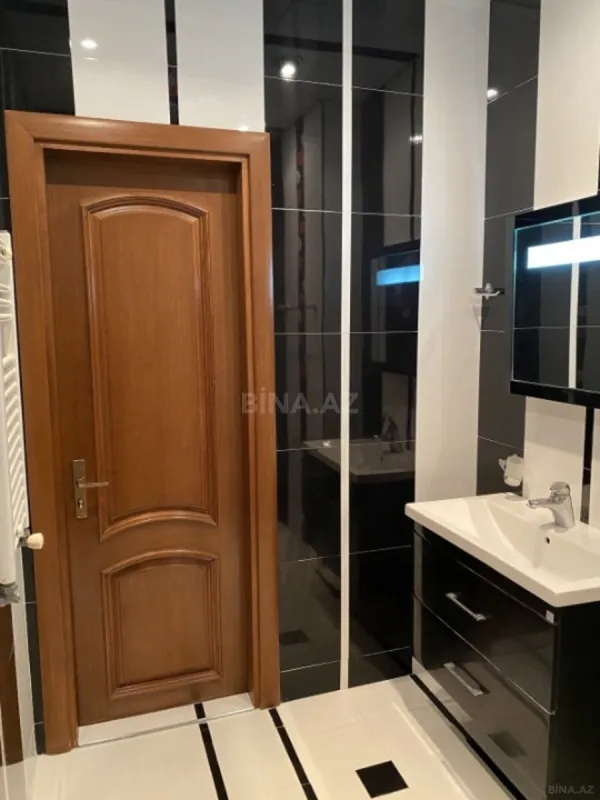Satılır 4 otaqlı mənzil 250 m²