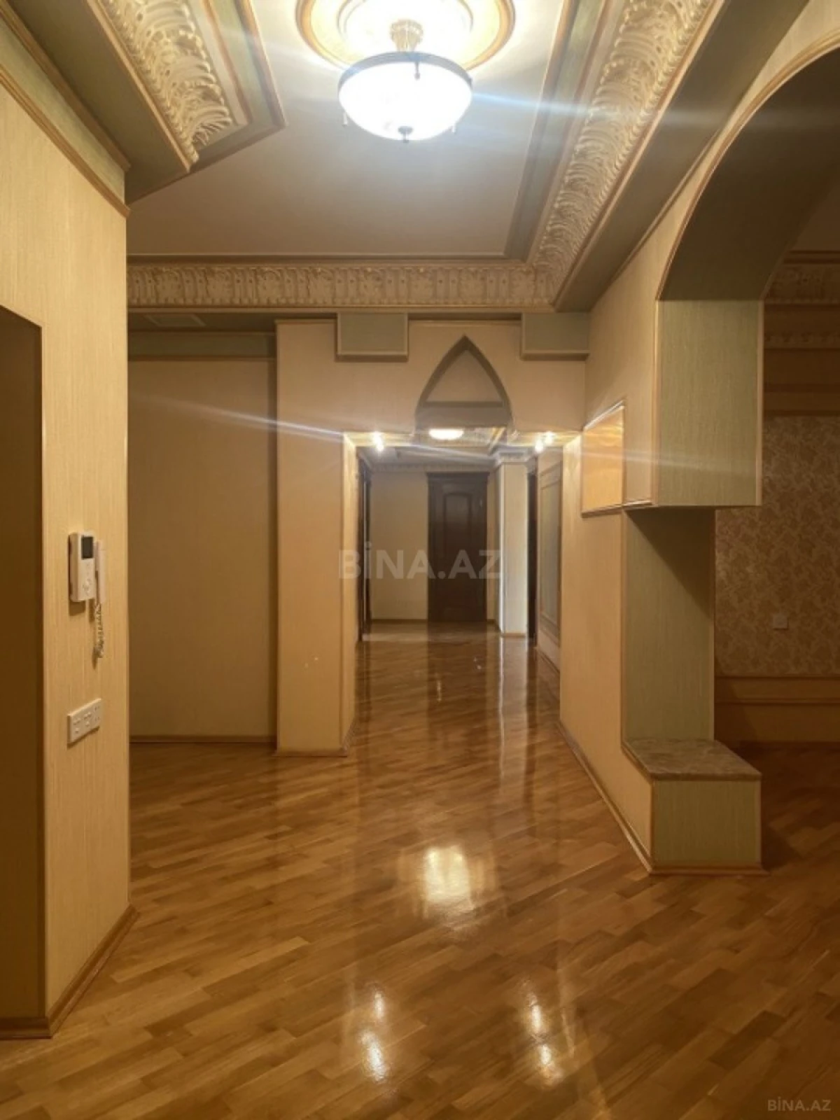 Satılır 4 otaqlı mənzil 250 m²