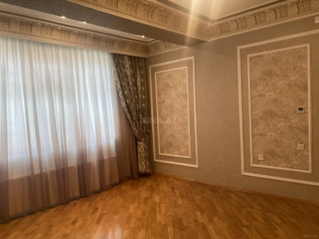 Satılır 4 otaqlı mənzil 250 m²