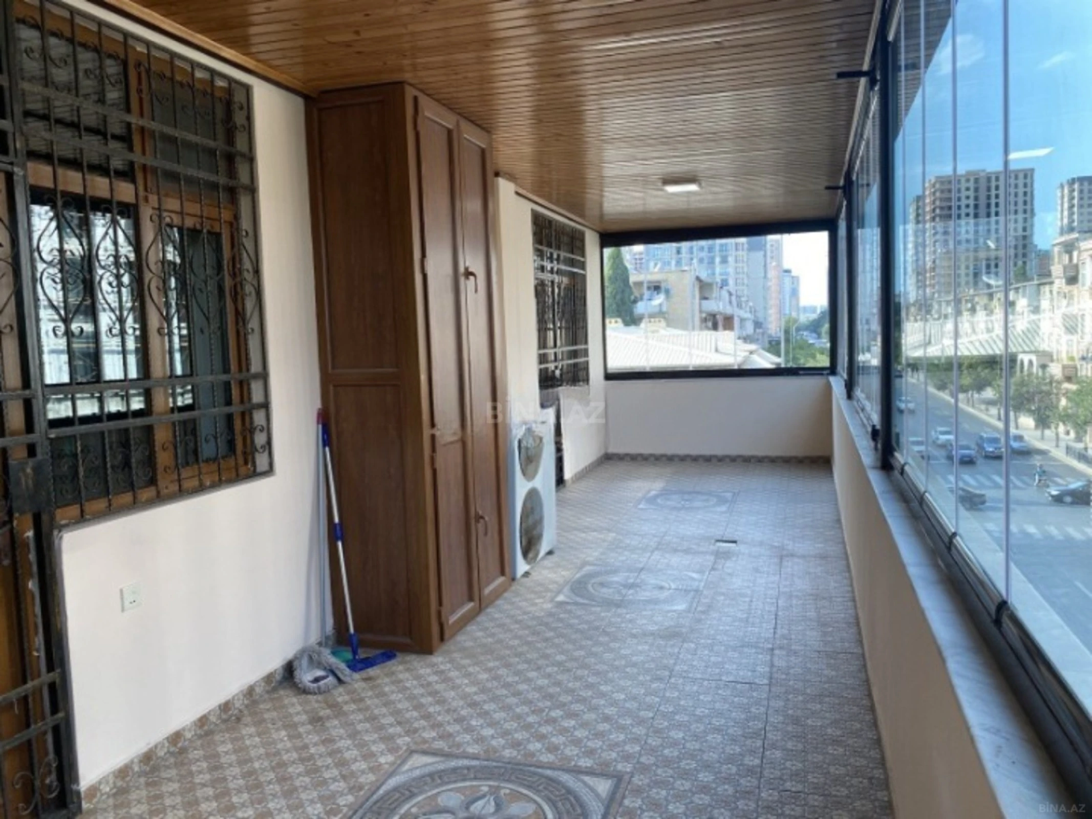 Satılır 4 otaqlı mənzil 250 m²