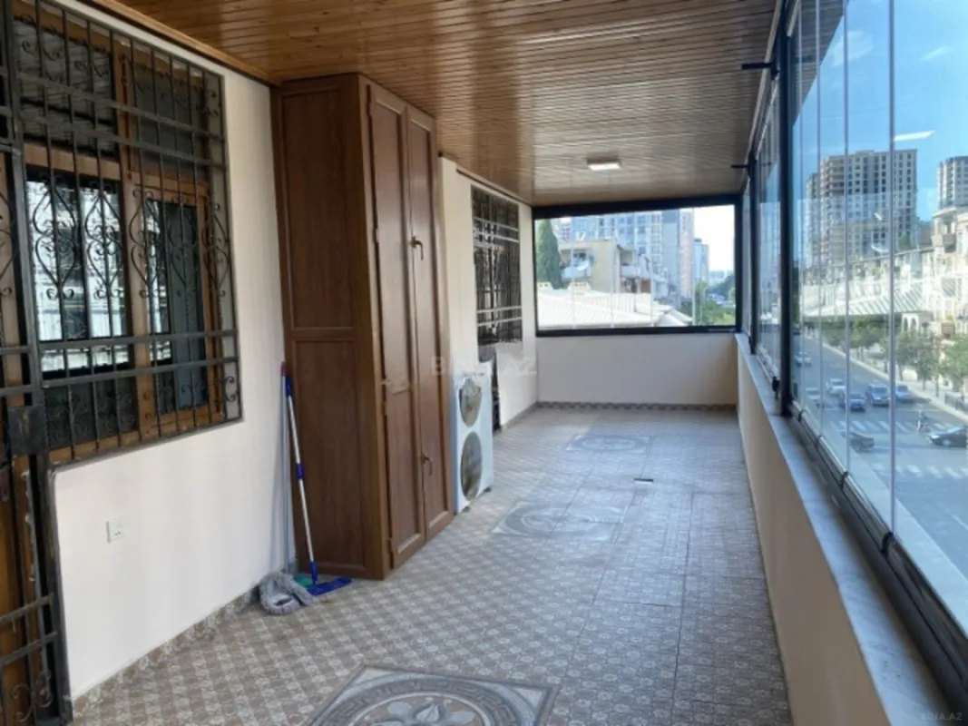 Satılır 4 otaqlı mənzil 250 m²