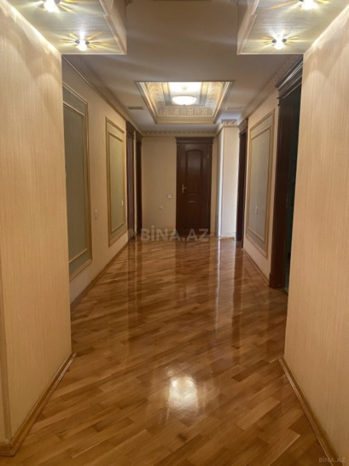 Satılır 4 otaqlı mənzil 250 m²