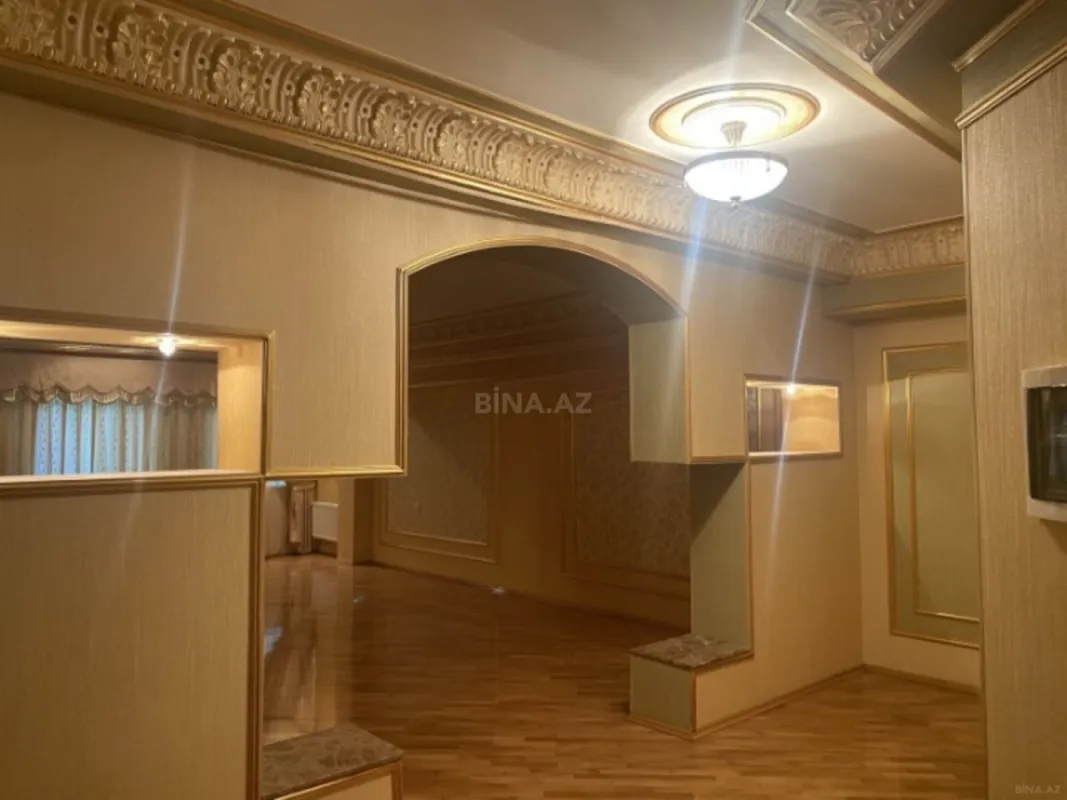 Satılır 4 otaqlı mənzil 250 m²
