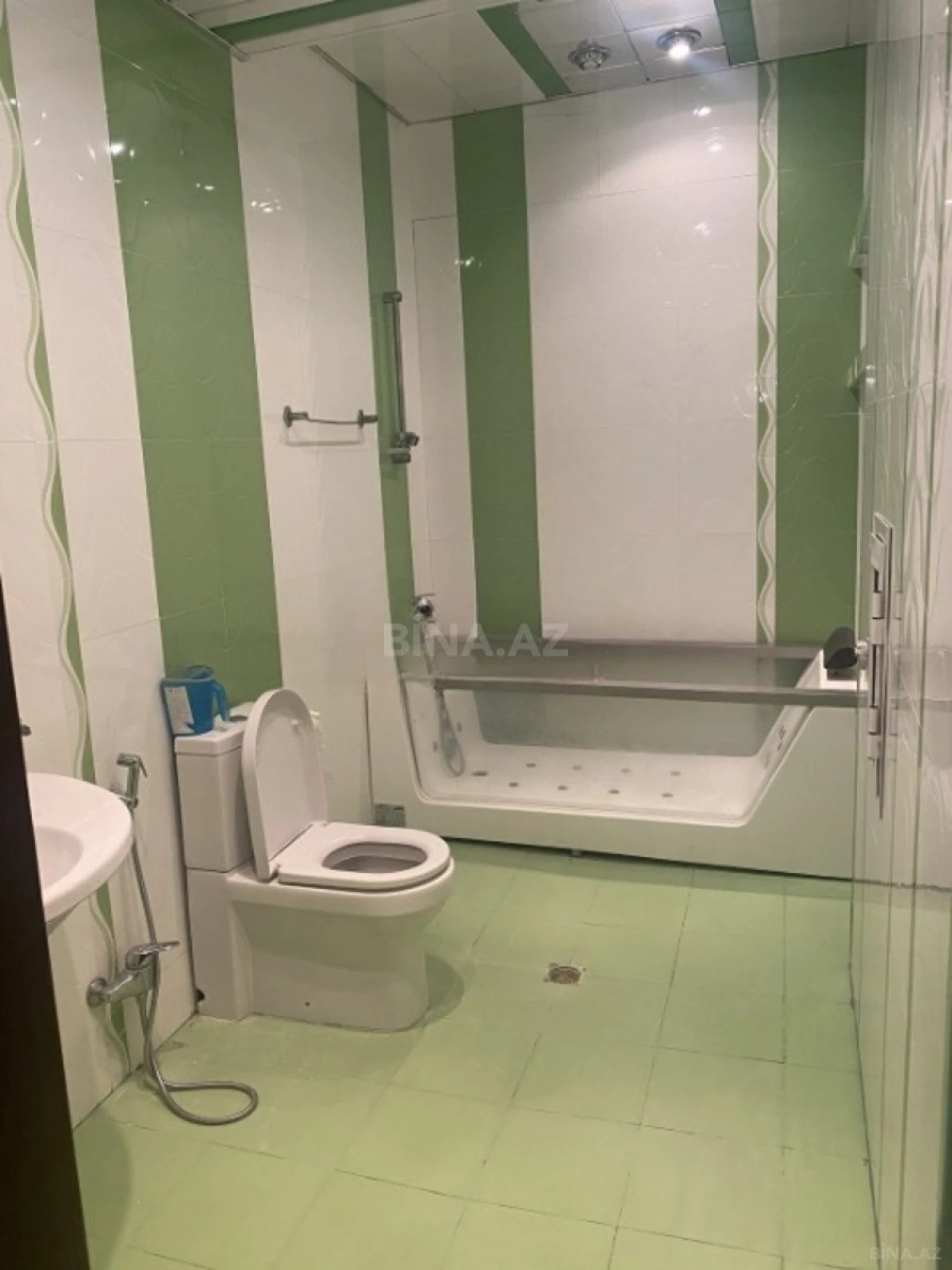 Satılır 4 otaqlı mənzil 250 m²