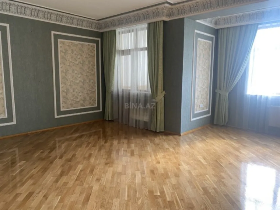 Satılır 4 otaqlı mənzil 250 m²