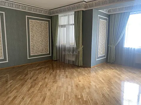 Satılır 4 otaqlı mənzil 250 m²