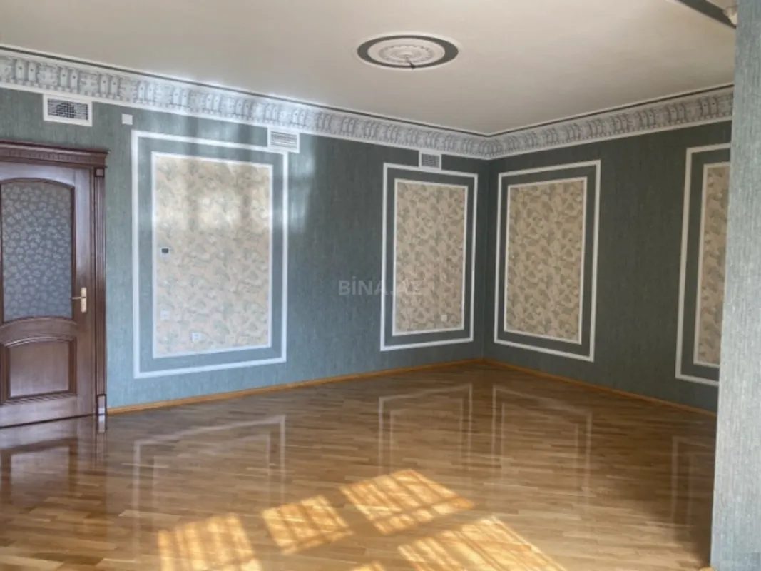 Satılır 4 otaqlı mənzil 250 m²