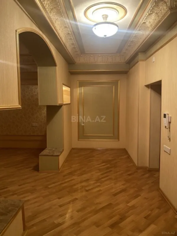 Satılır 4 otaqlı mənzil 250 m²