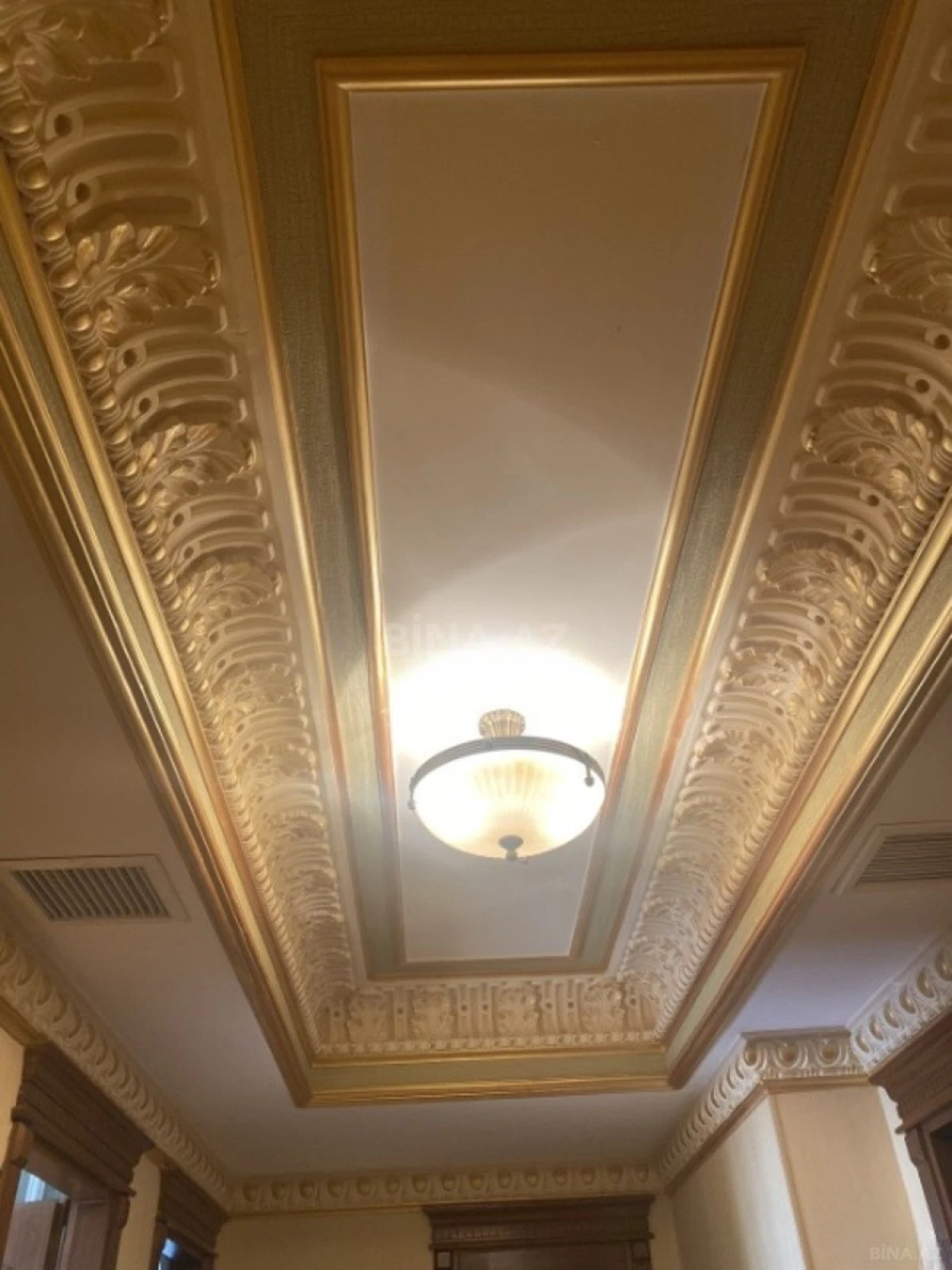 Satılır 4 otaqlı mənzil 250 m²