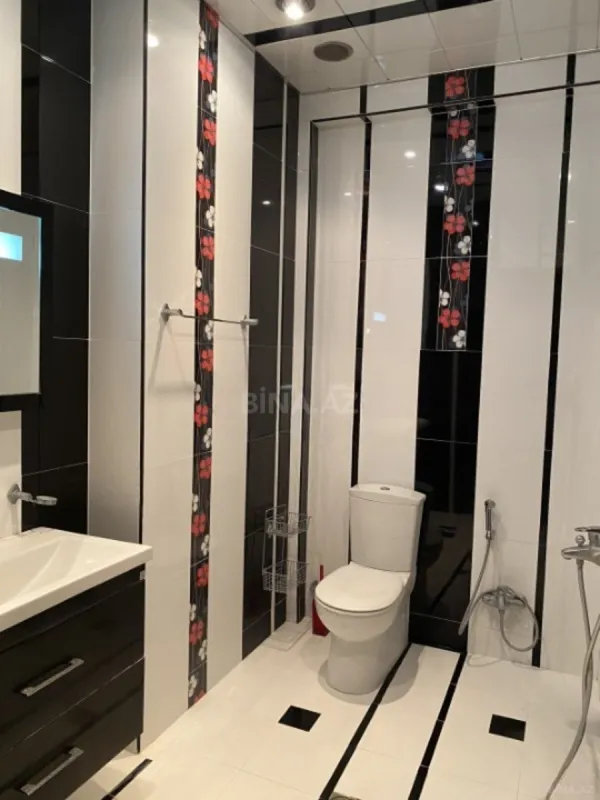Satılır 4 otaqlı mənzil 250 m²
