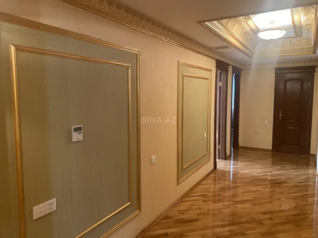 Satılır 4 otaqlı mənzil 250 m²