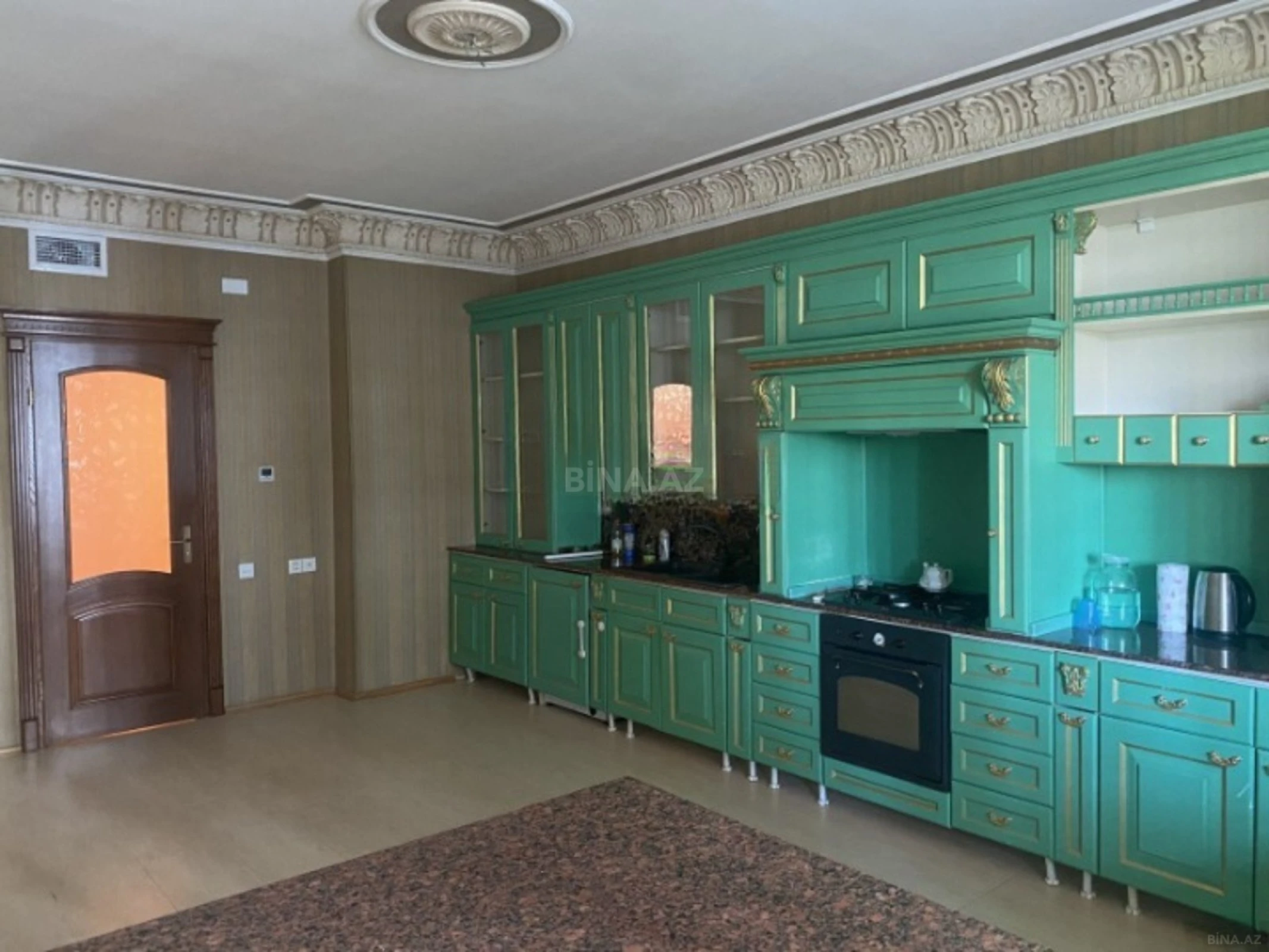 Satılır 4 otaqlı mənzil 250 m²