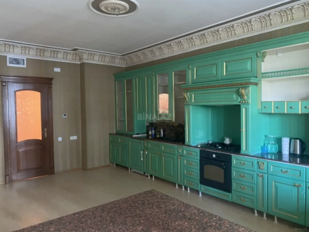 Satılır 4 otaqlı mənzil 250 m²