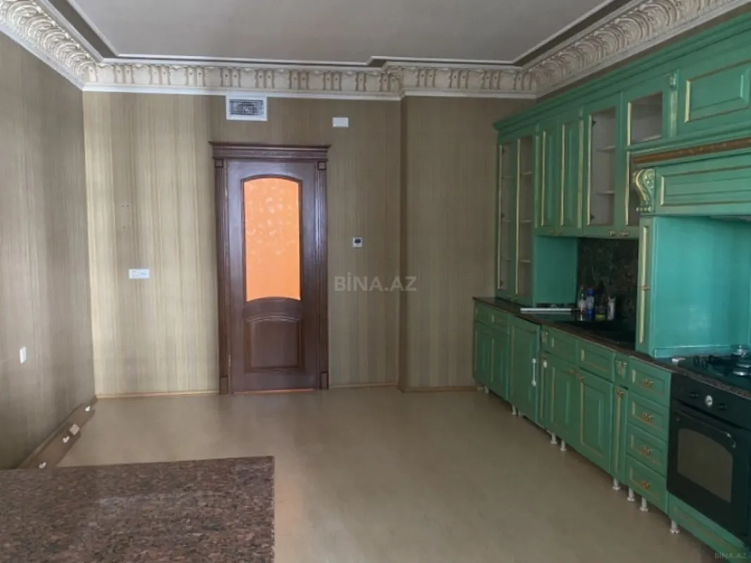 Satılır 4 otaqlı mənzil 250 m²
