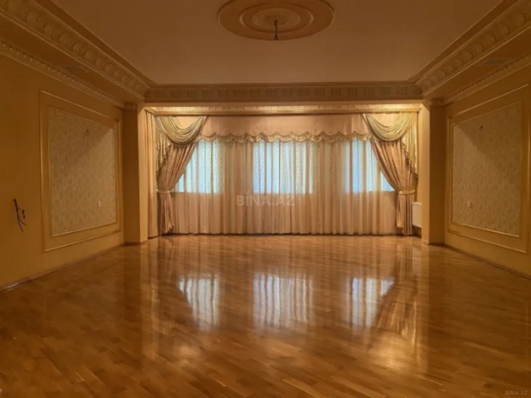 Satılır 4 otaqlı mənzil 250 m²