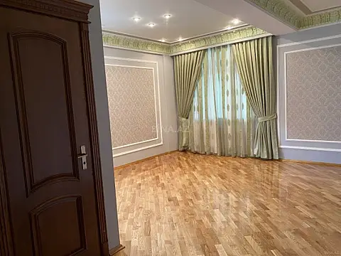 Satılır 4 otaqlı mənzil 250 m²