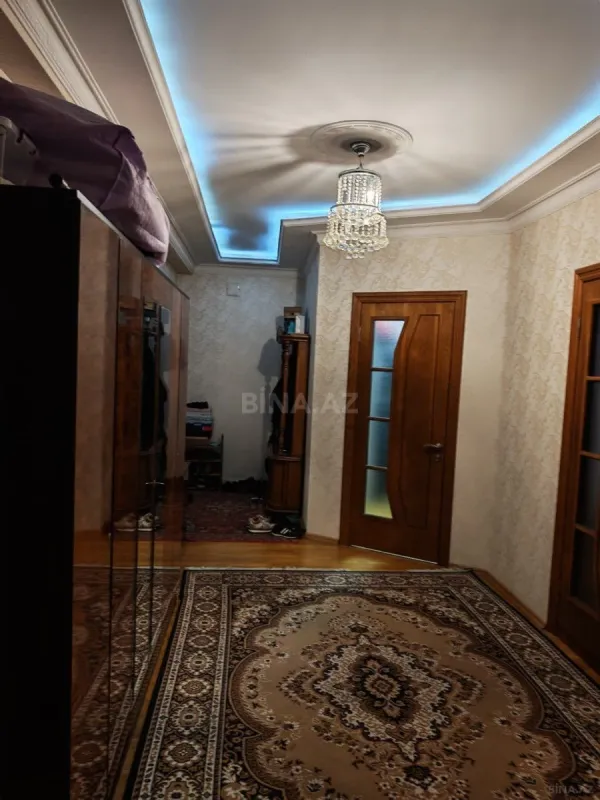 Satılır 3 otaqlı mənzil 140 m²