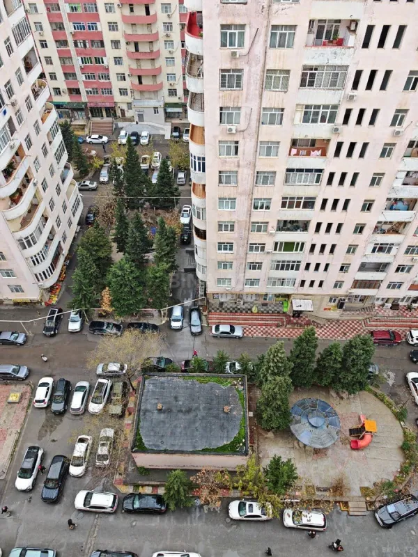 Satılır 3 otaqlı mənzil 140 m²