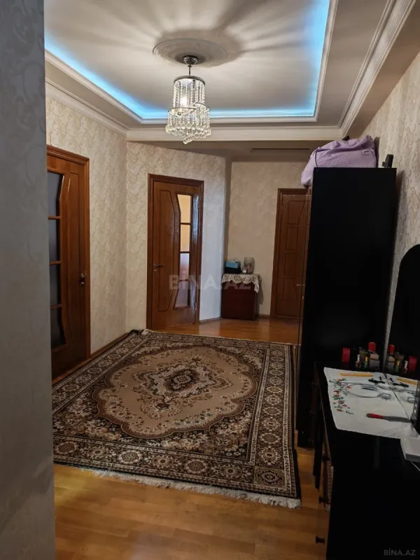 Satılır 3 otaqlı mənzil 140 m²