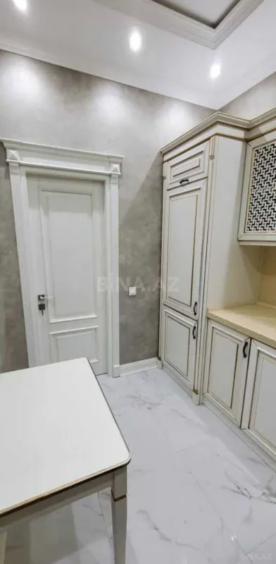 Satılır 3 otaqlı mənzil 110 m²
