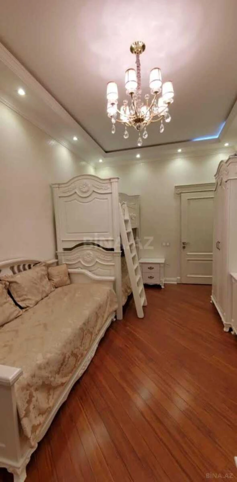 Satılır 3 otaqlı mənzil 110 m²