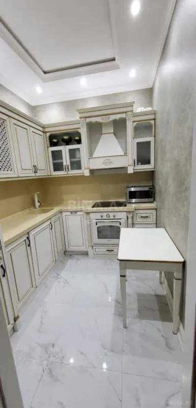 Satılır 3 otaqlı mənzil 110 m²
