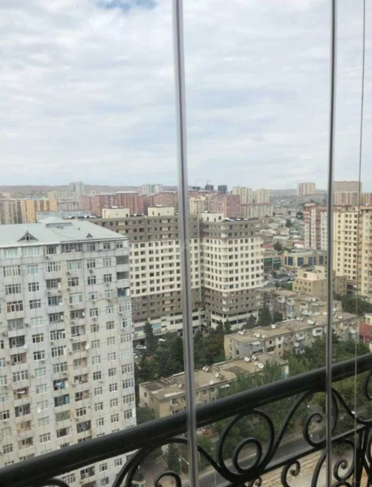 Satılır 3 otaqlı mənzil 110 m²