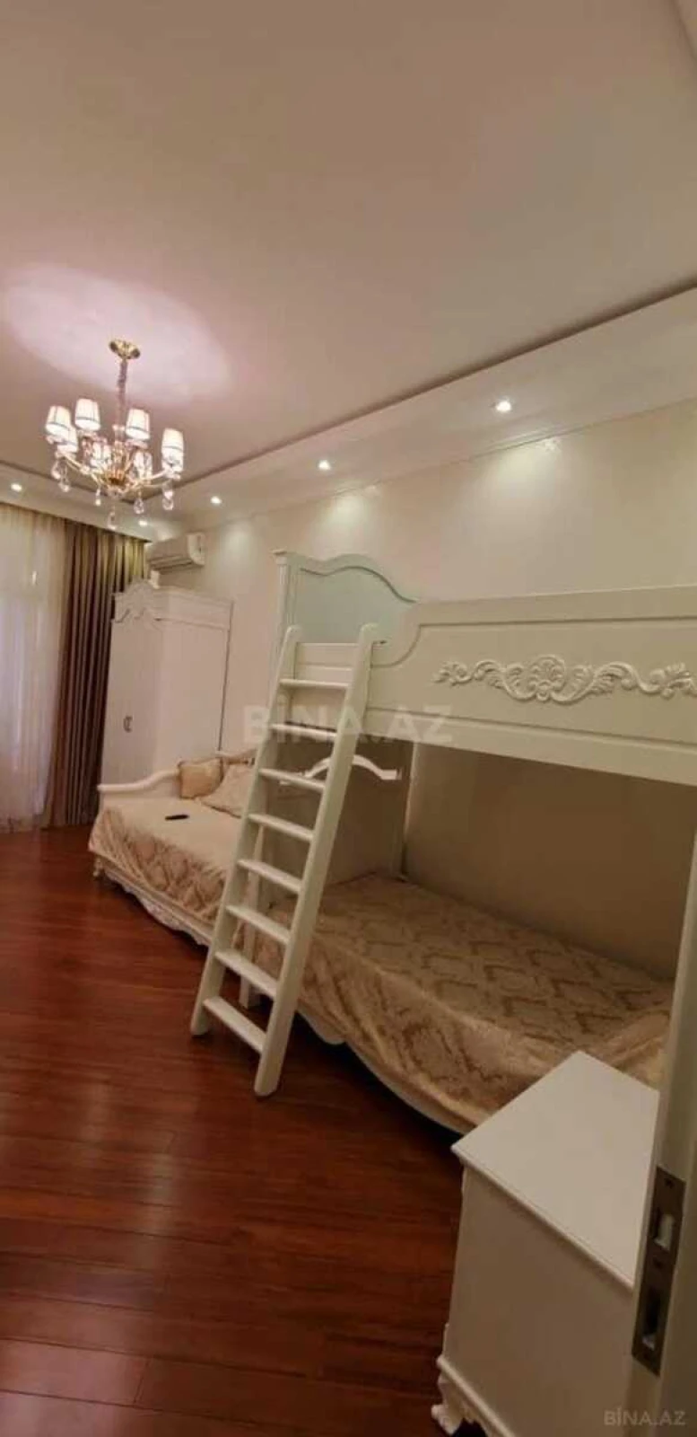 Satılır 3 otaqlı mənzil 110 m²