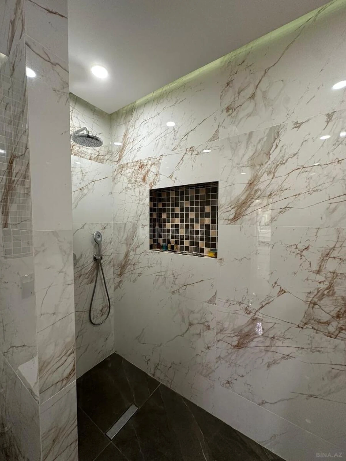 Kirayə verilir 3 otaqlı mənzil 110 m²