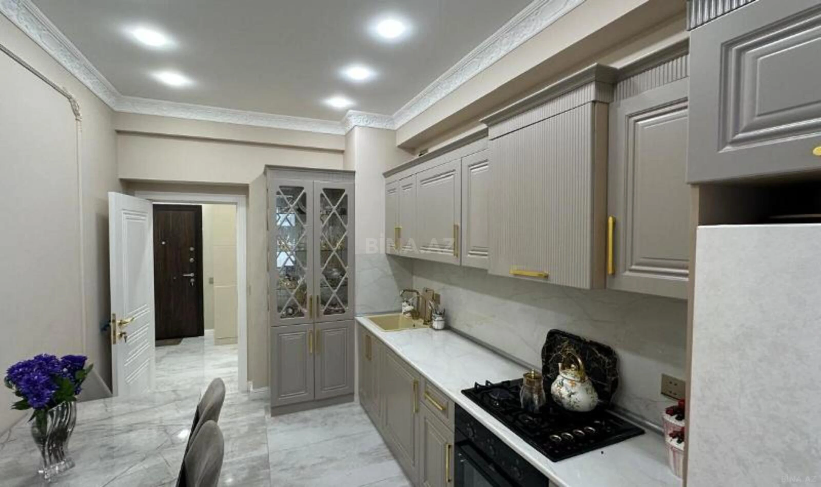 Satılır 2 otaqlı mənzil 82 m²