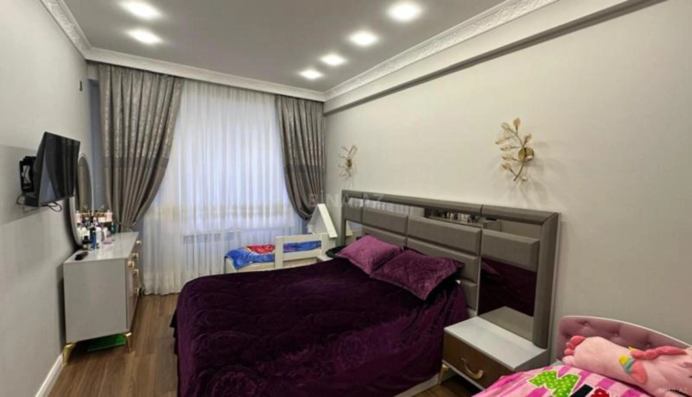 Satılır 2 otaqlı mənzil 82 m²