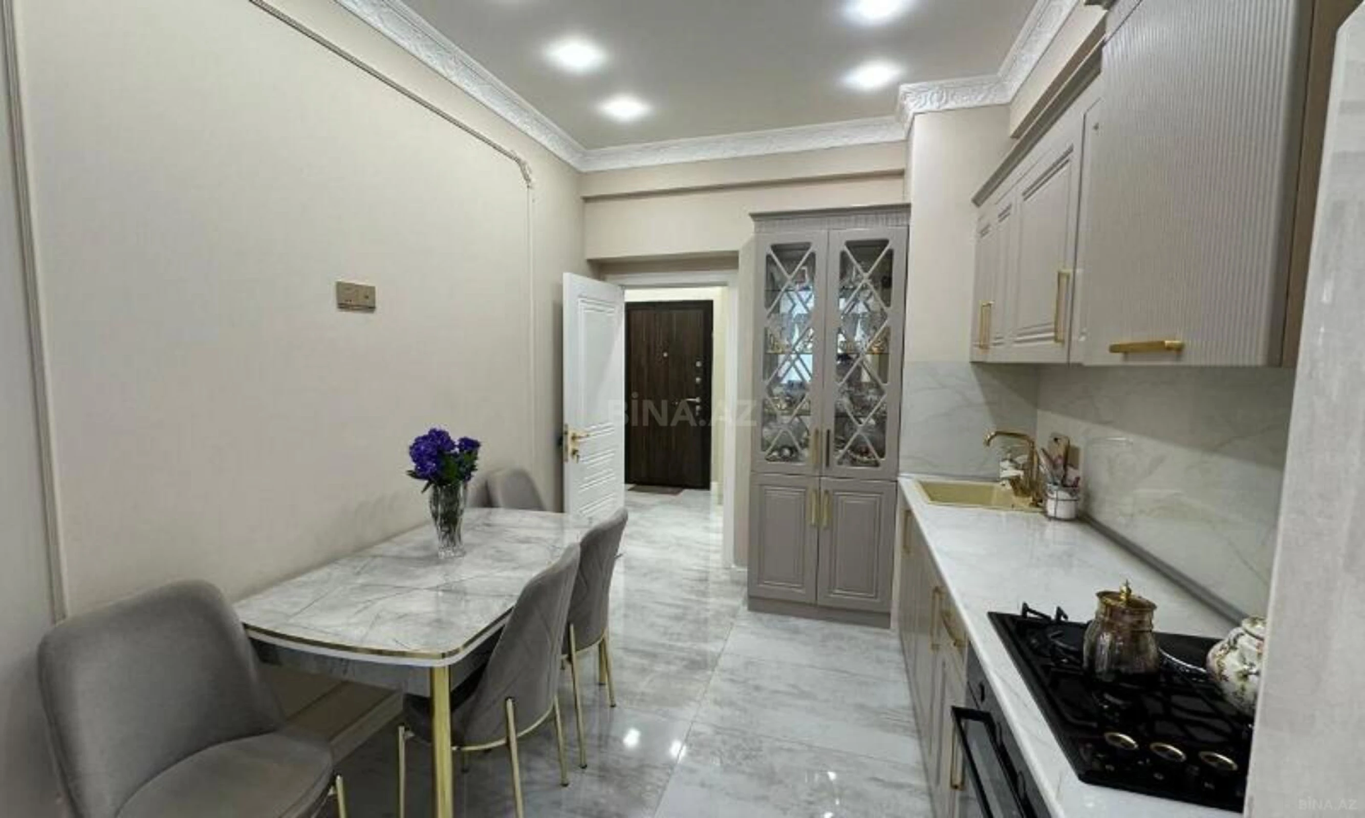 Satılır 2 otaqlı mənzil 82 m²