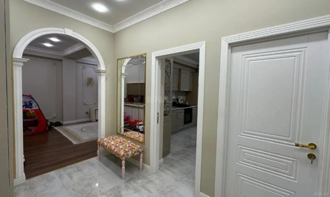 Satılır 2 otaqlı mənzil 82 m²