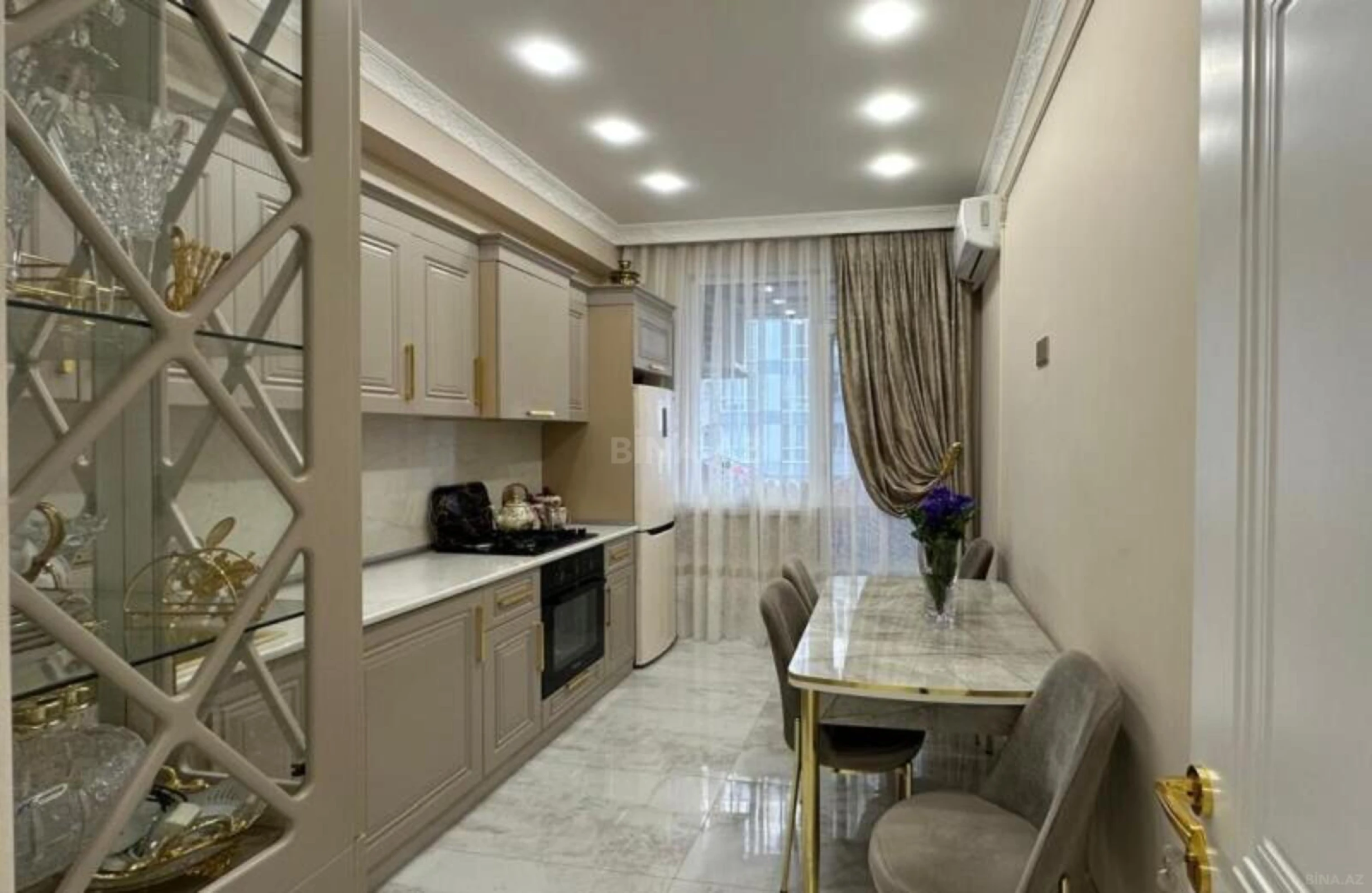 Satılır 2 otaqlı mənzil 82 m²