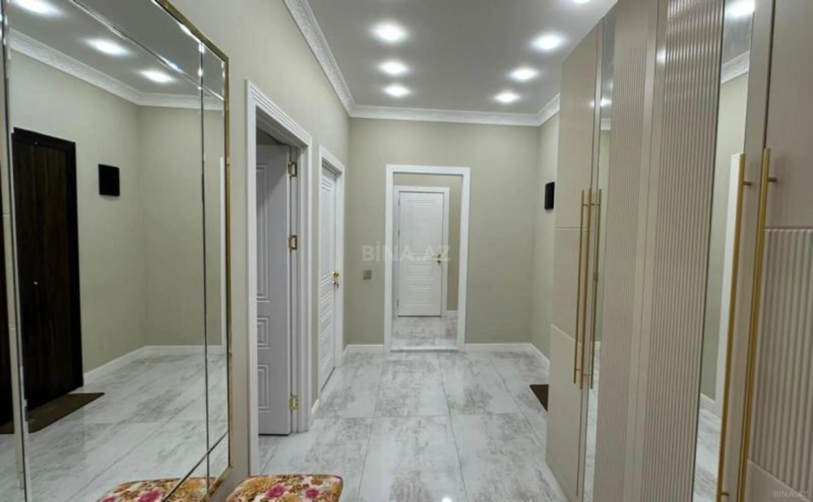 Satılır 2 otaqlı mənzil 82 m²