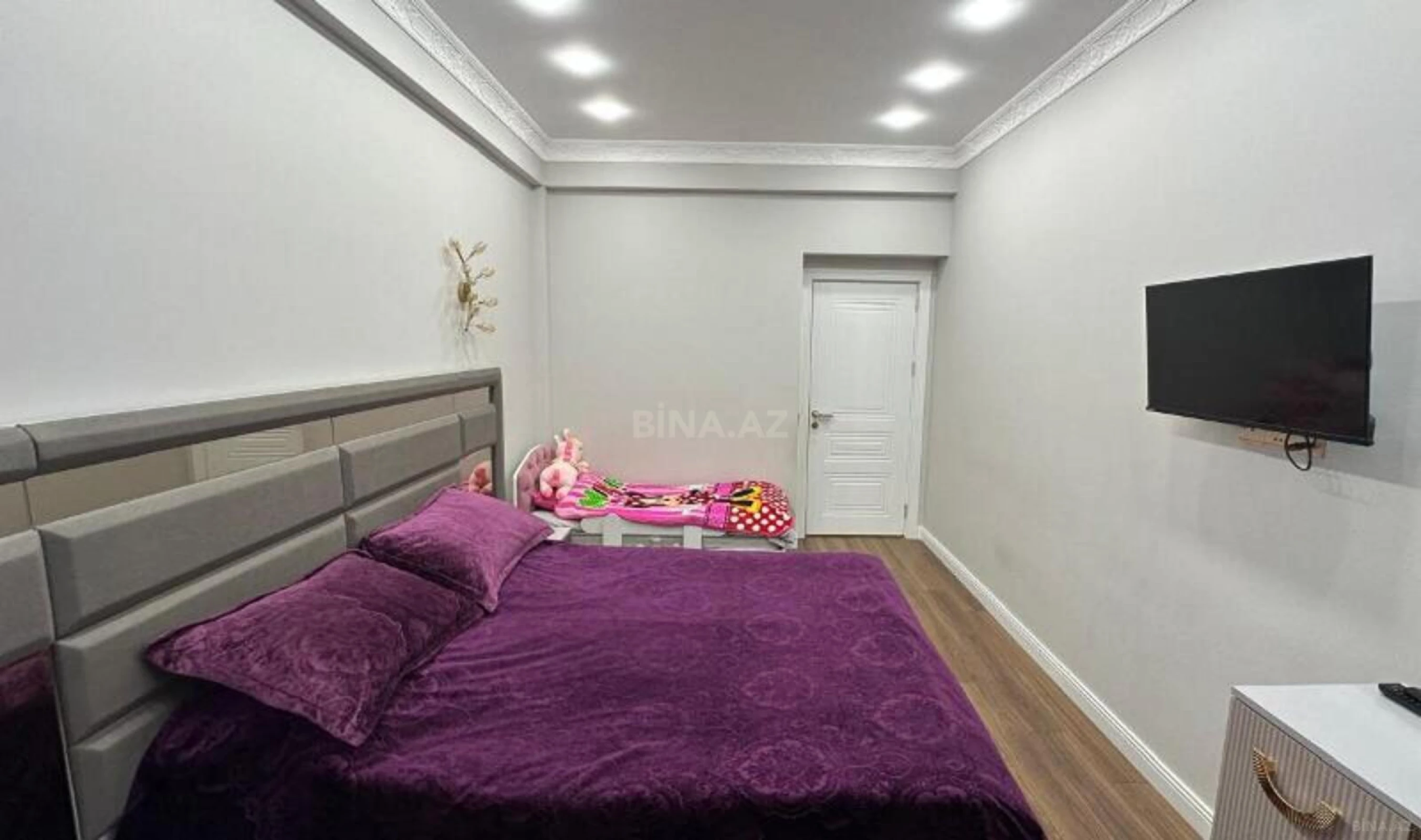 Satılır 2 otaqlı mənzil 82 m²