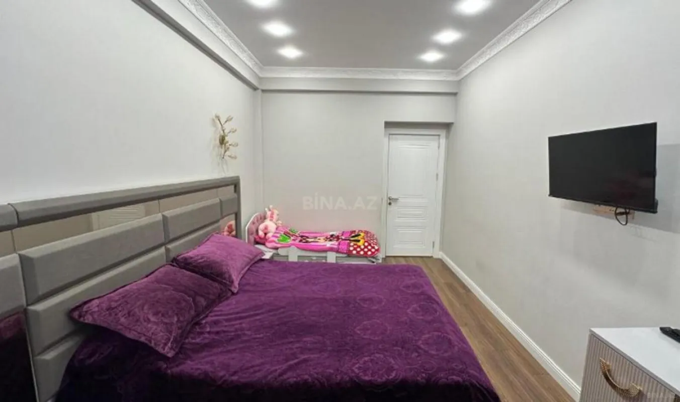 Satılır 2 otaqlı mənzil 82 m²