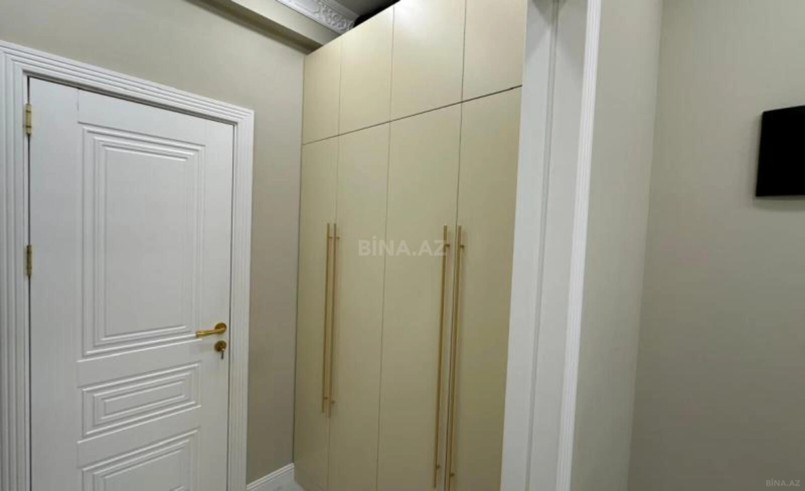 Satılır 2 otaqlı mənzil 82 m²