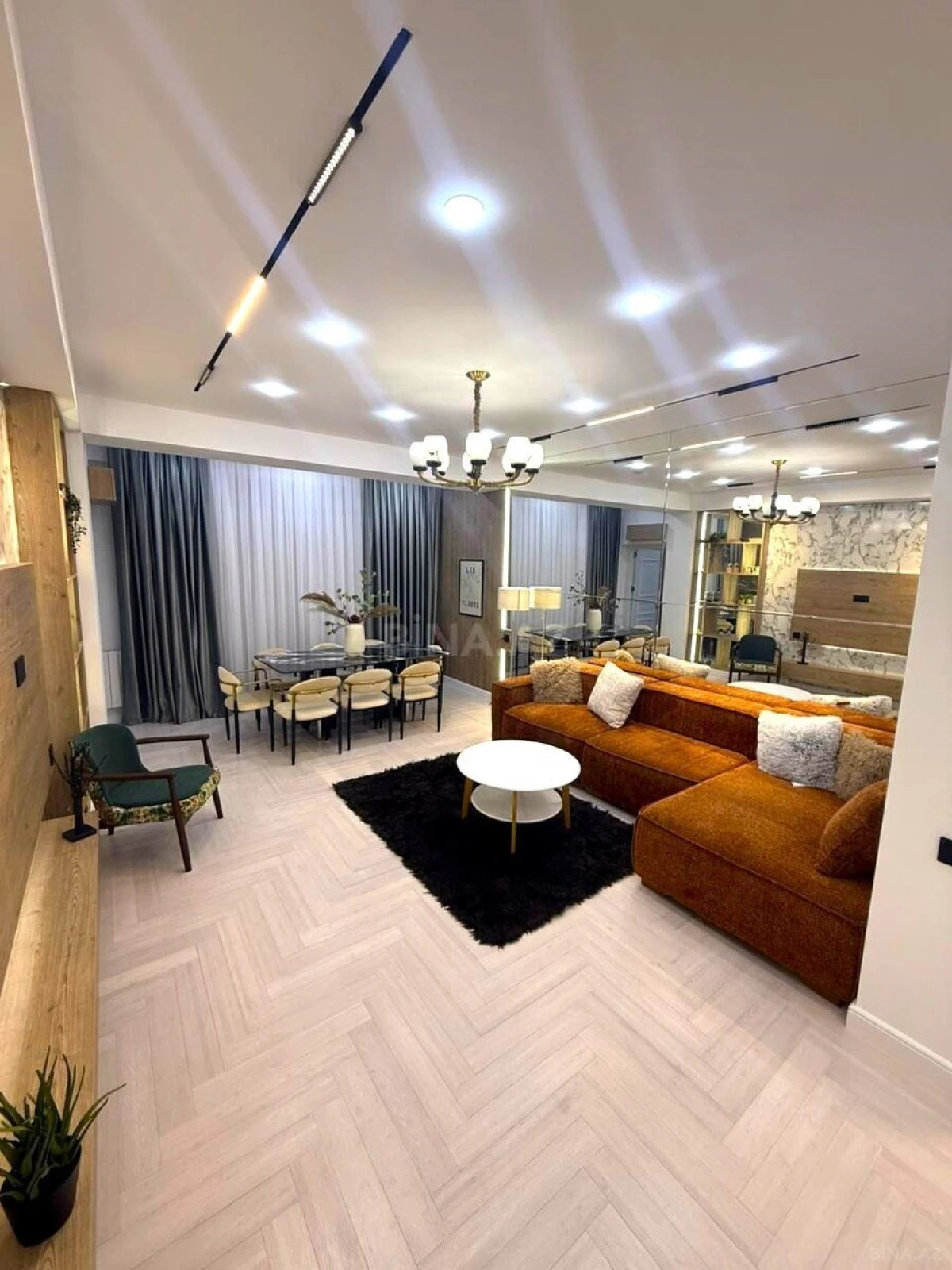 Satılır 3 otaqlı mənzil 118 m²
