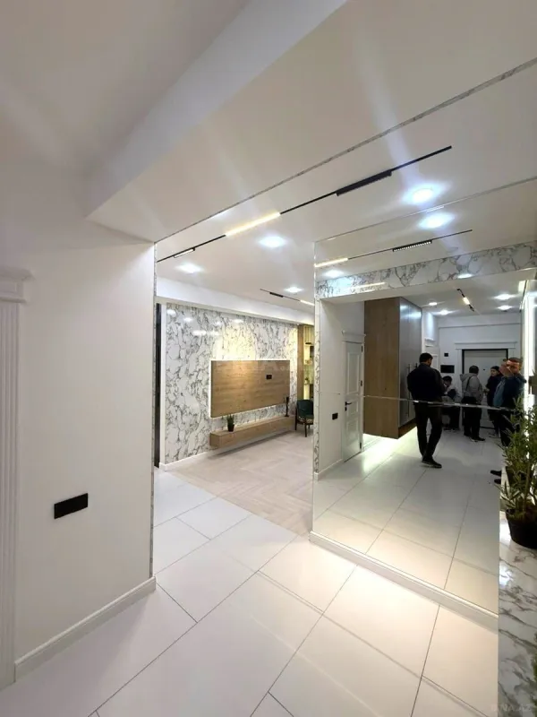 Satılır 3 otaqlı mənzil 118 m²