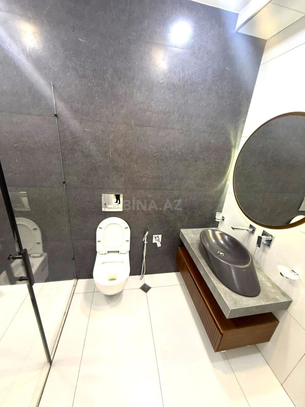 Satılır 3 otaqlı mənzil 118 m²