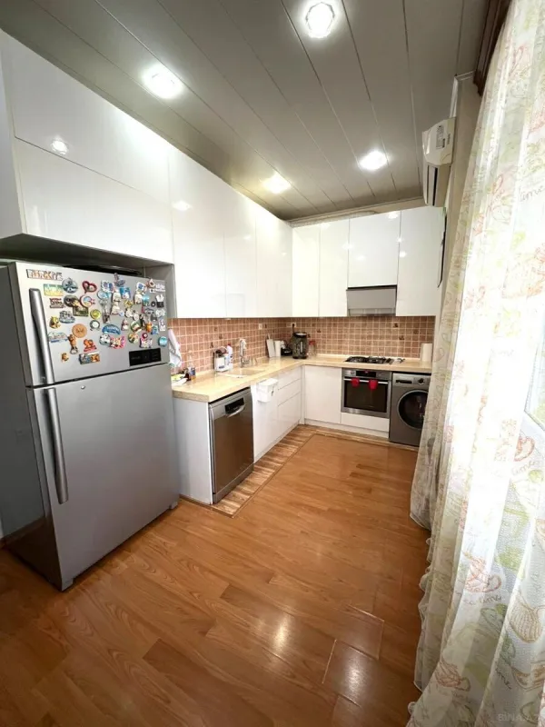 Satılır 3 otaqlı mənzil 110 m²