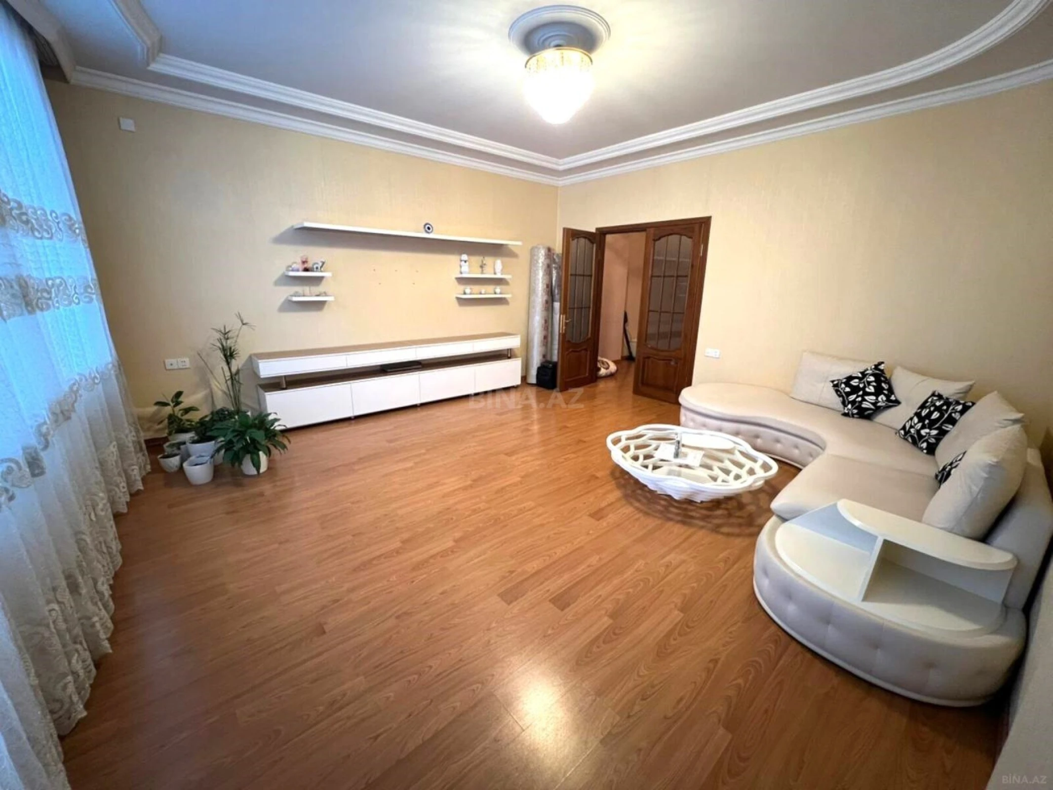 Satılır 3 otaqlı mənzil 110 m²